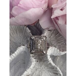 Elegant 925 Sterling Silver White Topaz Ring Size 7